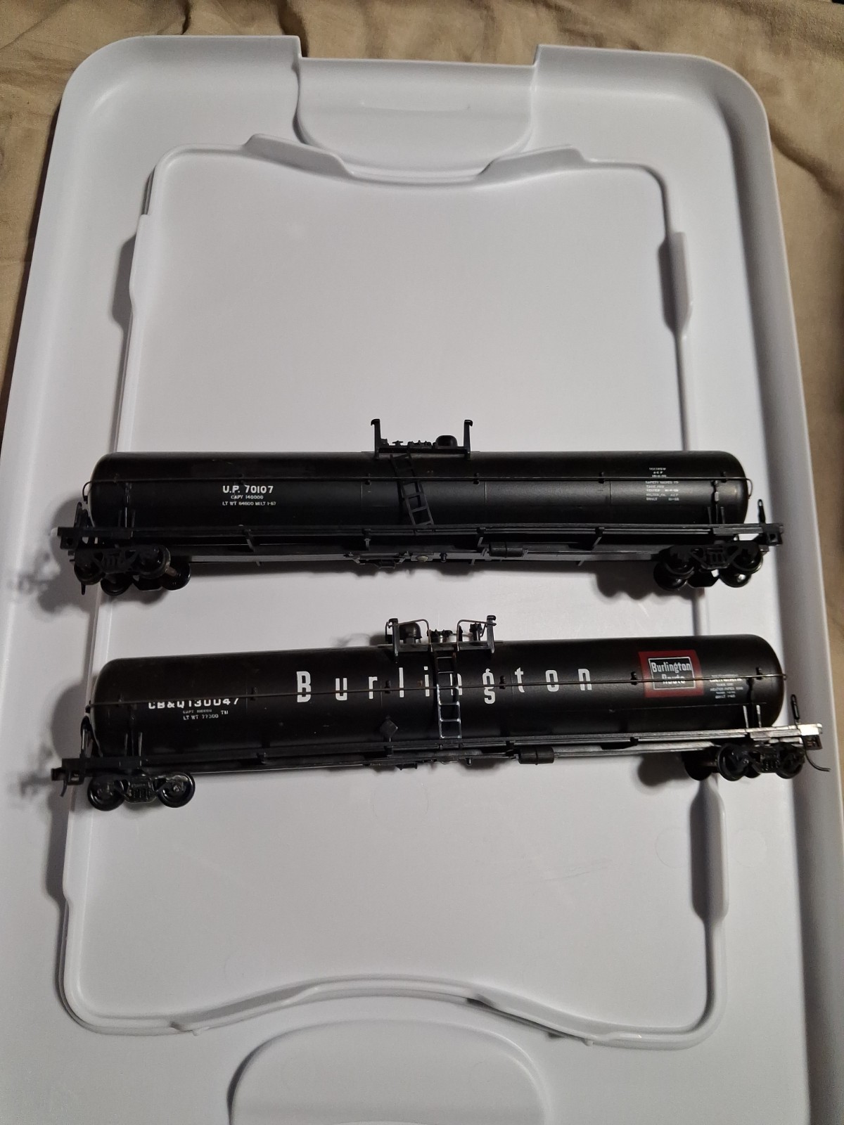 Athearn Ho Scale Tank Cars Lot 2 UP CB&Q