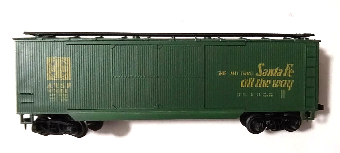HO Scale – AHM Santa Fe Double Door Box Car