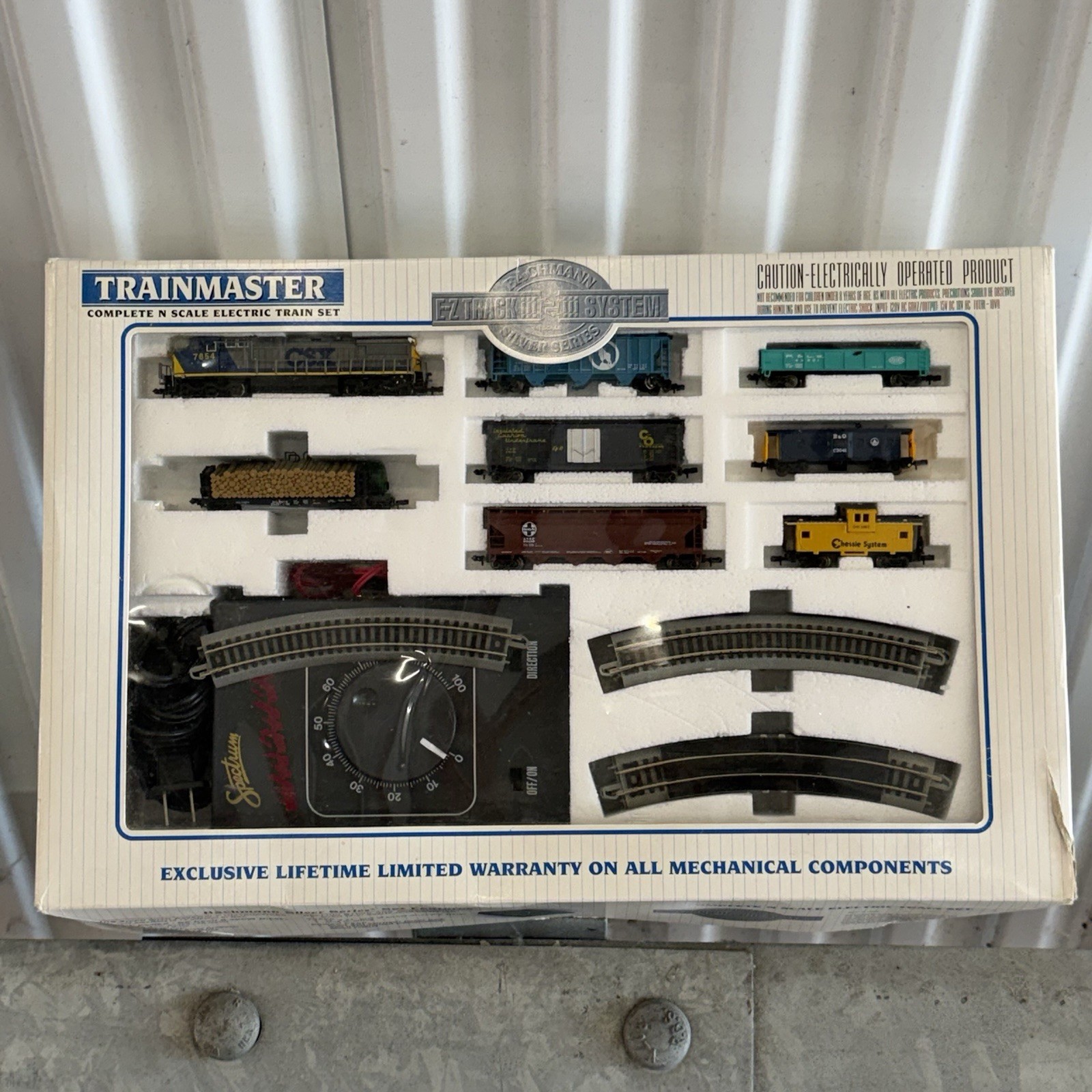 Bachmann N Scale Trainmaster CSX Dash 8-40CW Electric Train Set 24103 EZ Track