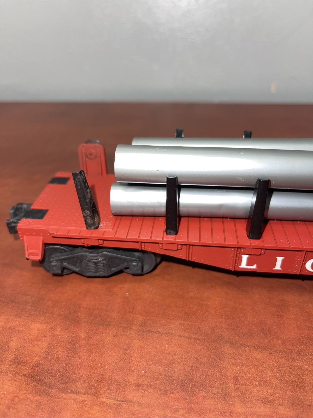 LIONEL TRAINS PWC 6511 FLAT CAR W/PIPES – 0/027- Needs A Truck
