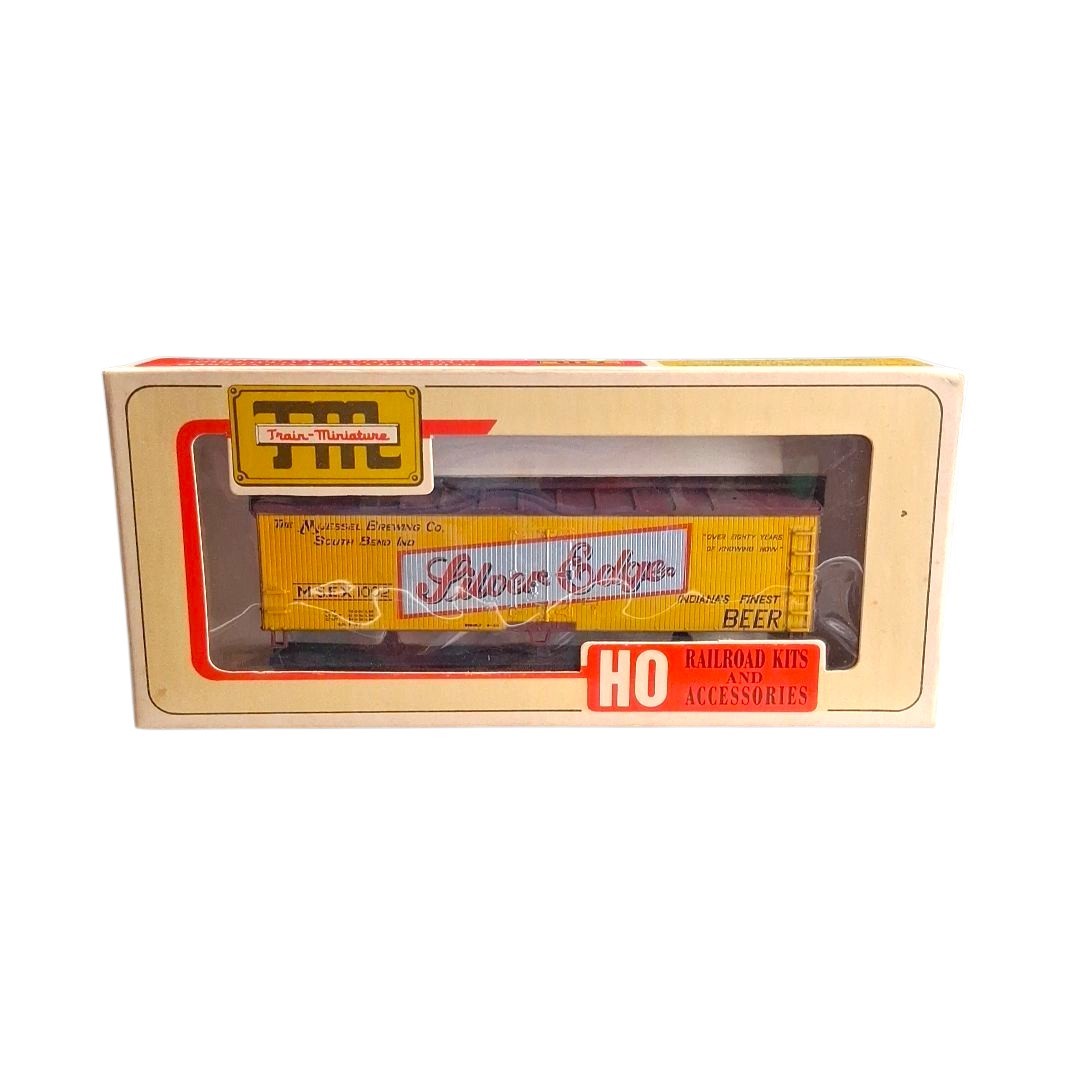 Train Miniature HO Scale Silver Edge Beer 40’ Reefer with Kadee Couplers