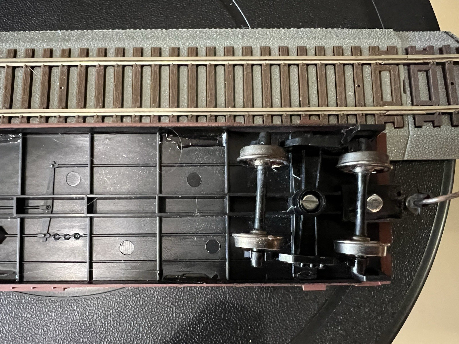 HO Scale Roundhouse assembled Milwaukee Road 50′ outside braced single door box
