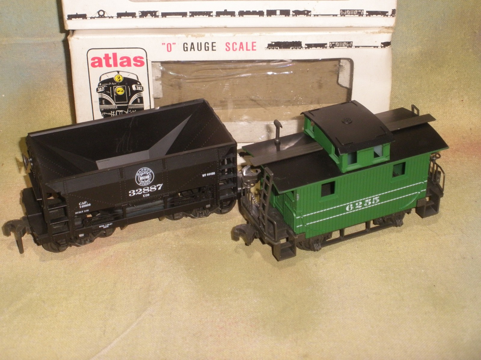 2 Atlas O Scale Freights, DM&IR Ore Car #32887, 4-Wheel Transfer Caboose #6255
