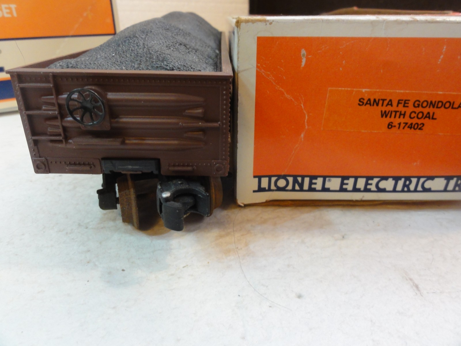LIONEL 6-17402 SANTA FE GONDOLA W/COAL LOAD, BOXED