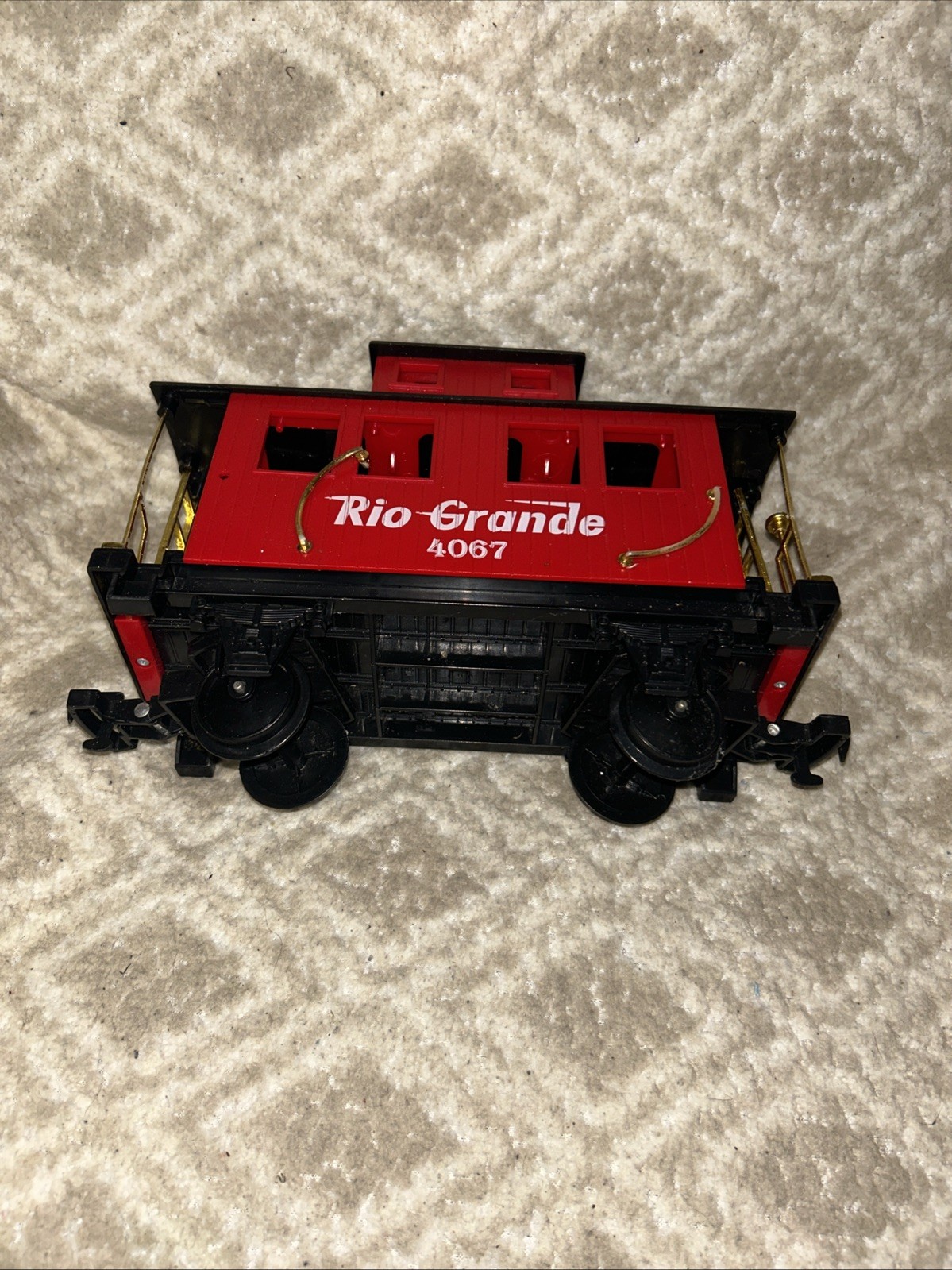 Rio Grande 4067 Reddish-Brown Caboose Scientific Toy Plastic