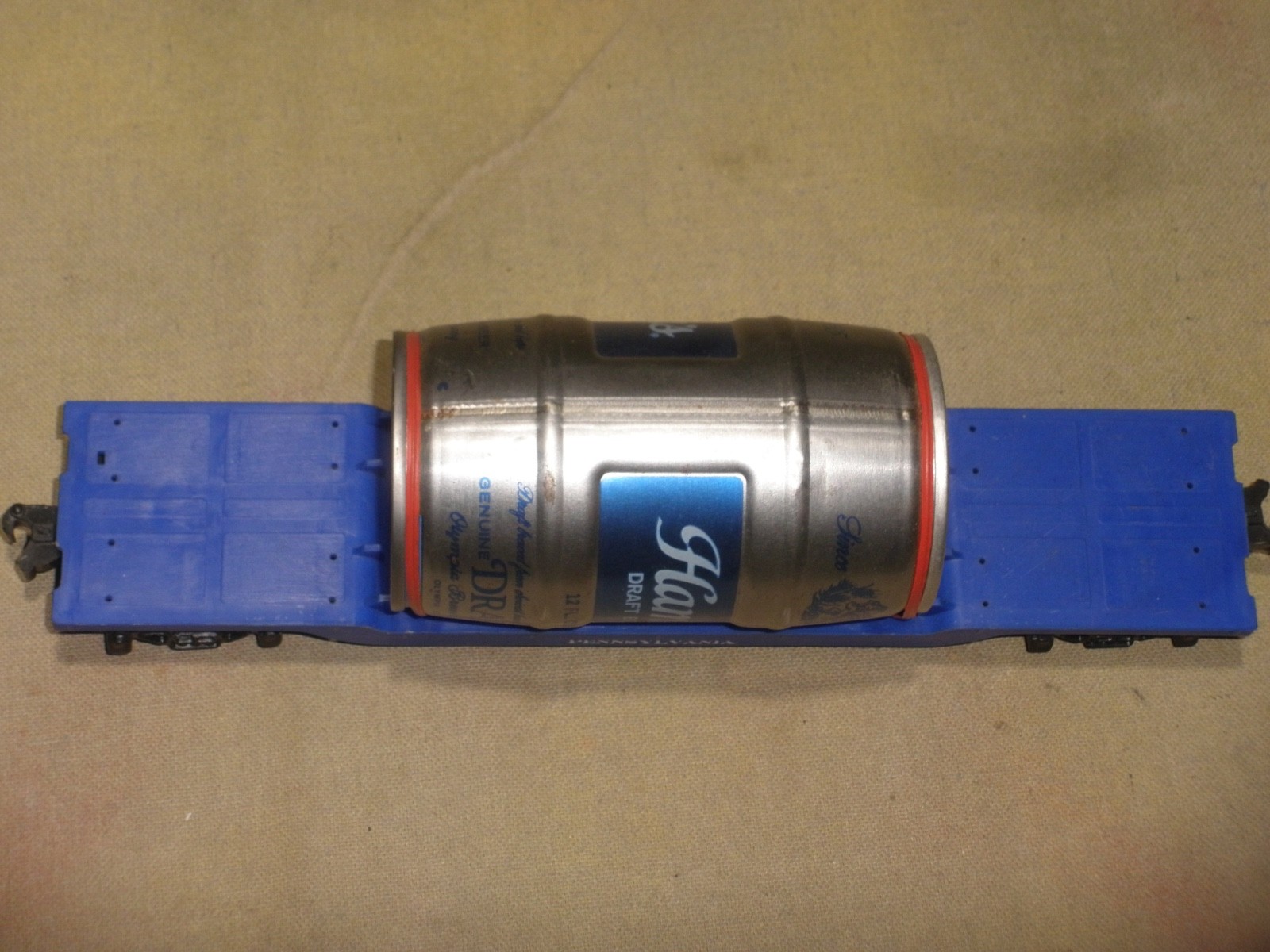 Kusan Pennsylvania Depressed Center Flat Car w. Hamm’s Beer Can Load
