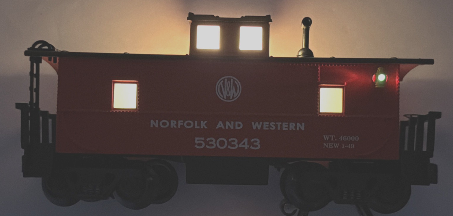 RMT-CAB241 WESTERN MARYLAND #530343 CABOOSE W/OP. MARKER LIGHTS&CONDUCTOR FIGURE