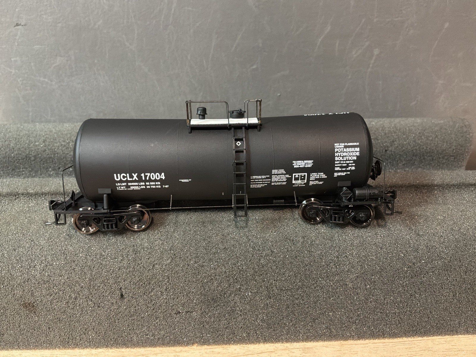 Walthers Gold 932-7229 Ho Vulcan UTLX 16k Gal. Funnel Flow Tank Car UCLX 17004