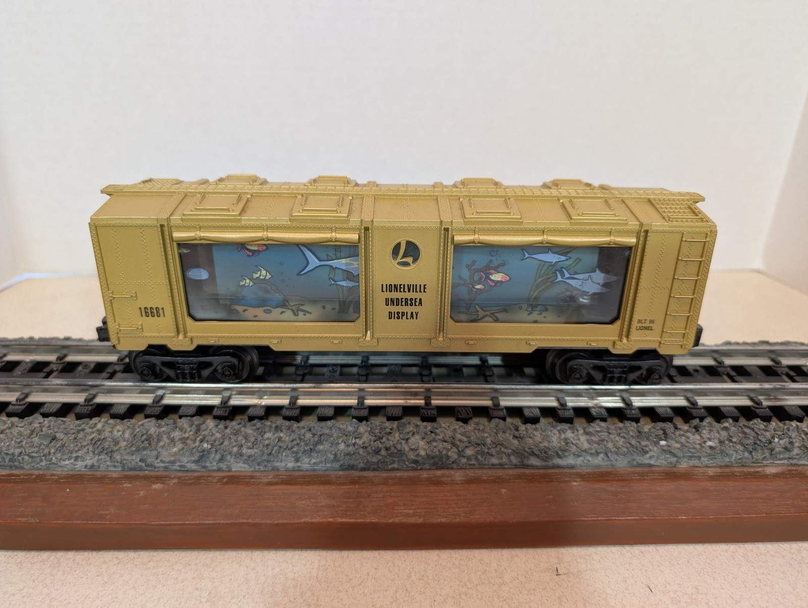 Lionel 6-16681 Lionelville Undersea Animated Aquarium Car ~See Description~