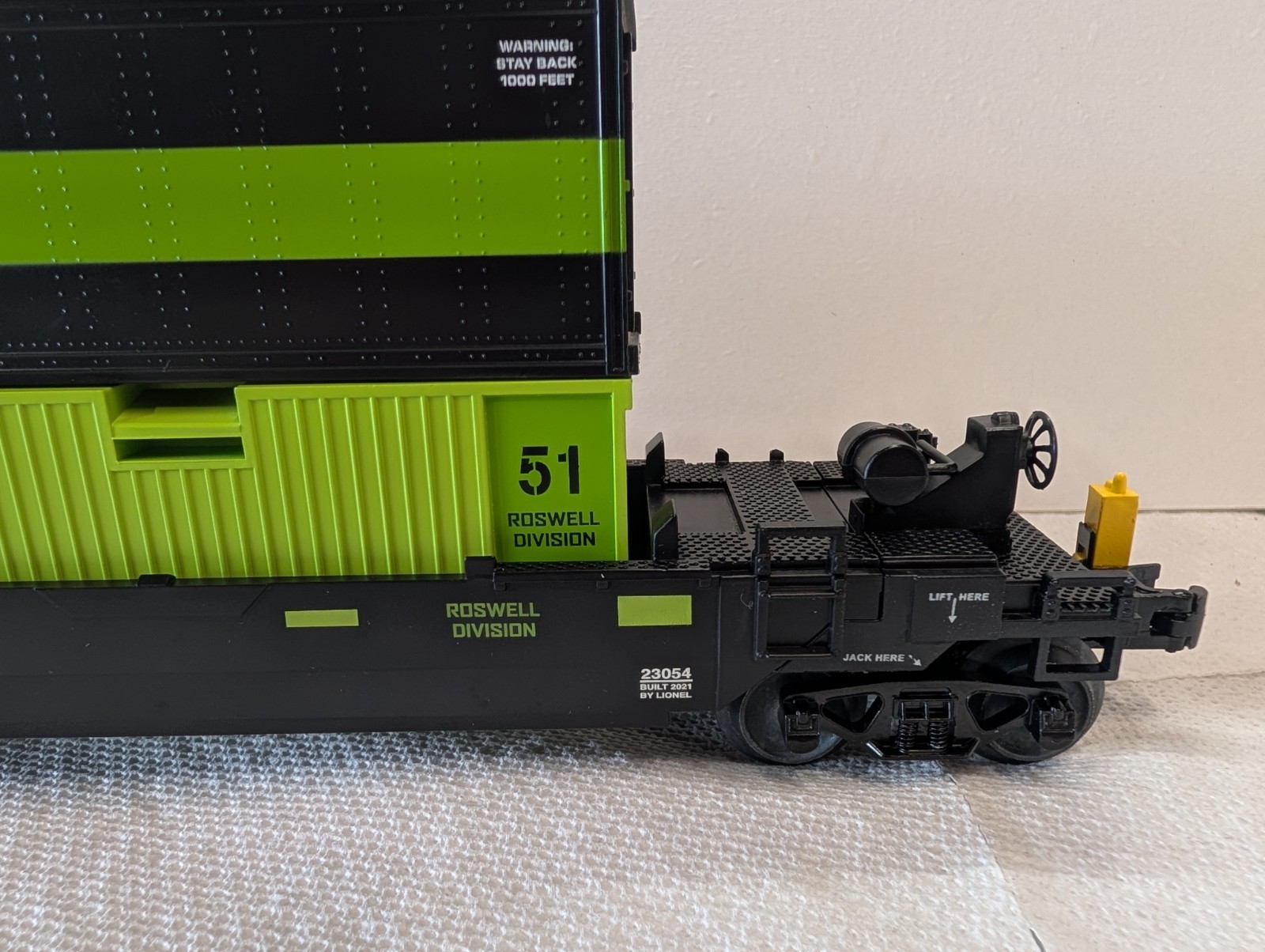 LIONEL AREA 51 ALIEN MAXI-STACK O GAUGE TRAIN CAR 2 CONTAINER USED NO BOX
