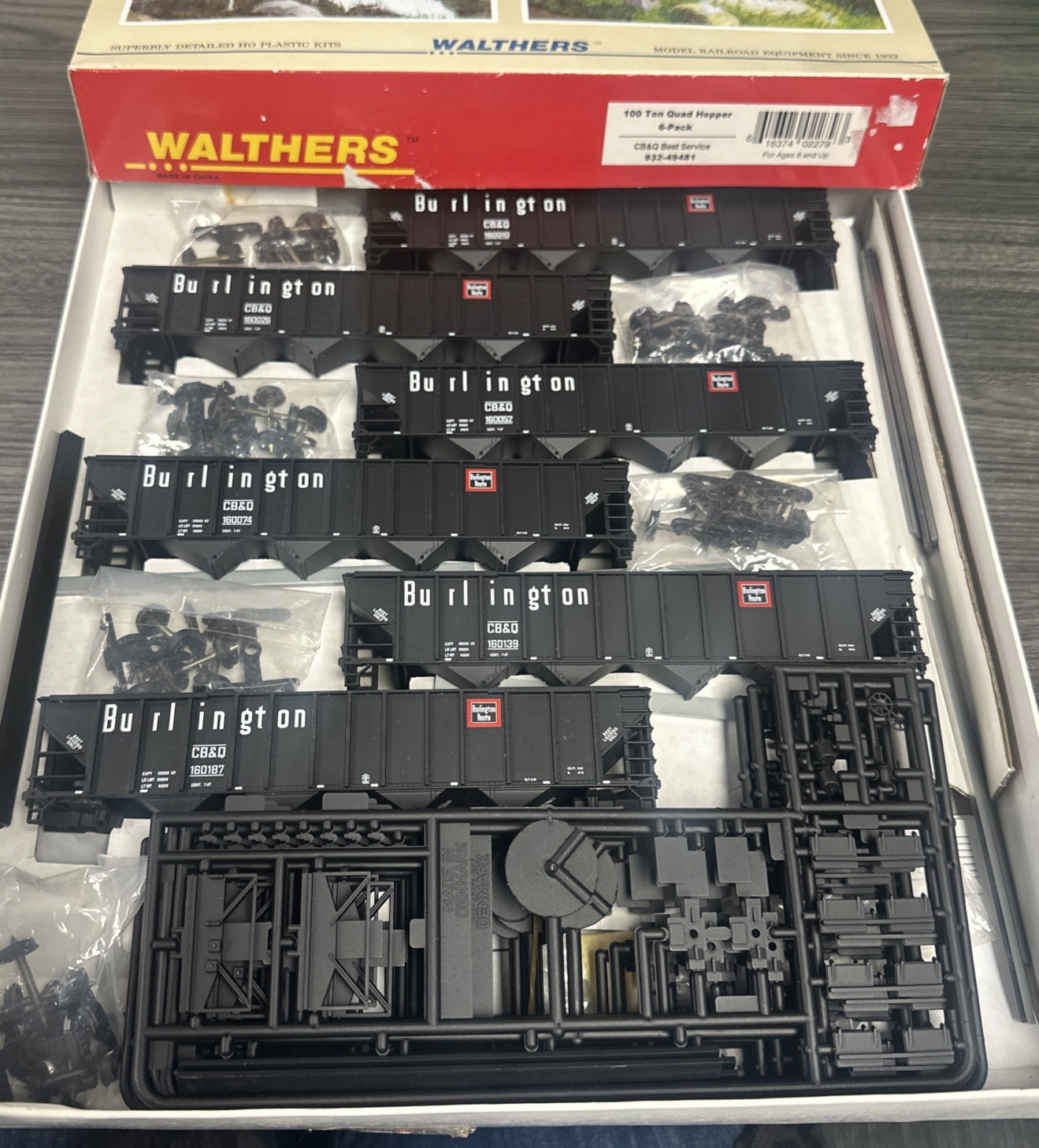 Walthers MainLine HO 910-49481 100 Ton Quad Hopper 6-Pack CB&Q Beet Service RTR