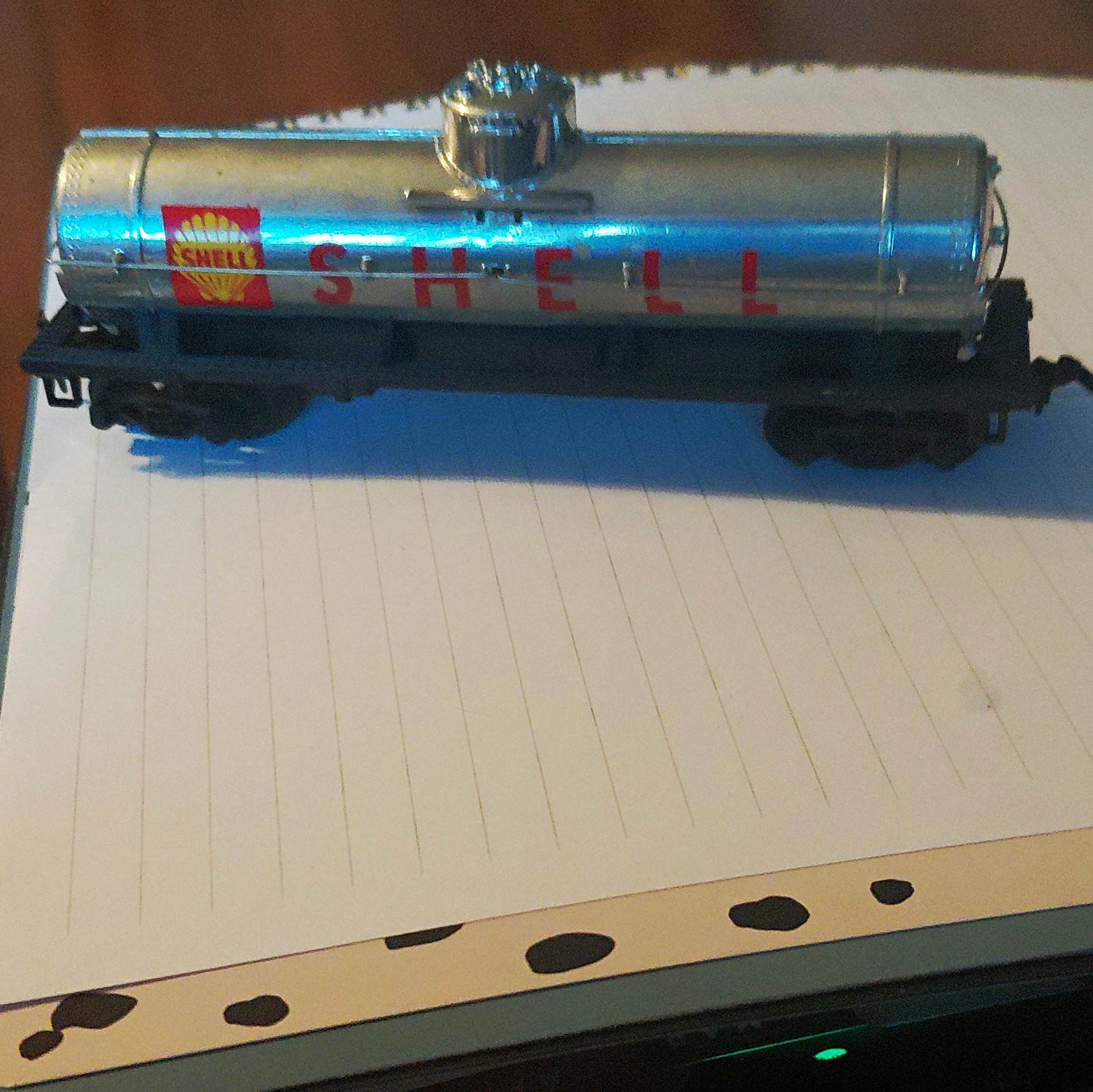 Shell HO 1:87 Shell Silver/Black/Red/Yellow Tank Car Analog Ready to Go
