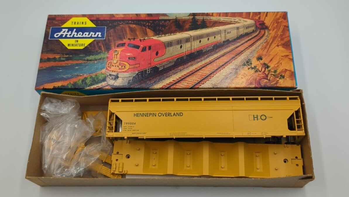HO Scale Athearn Factory Painted Hennepin Overland Covered Hopper NOS -Wrg Box