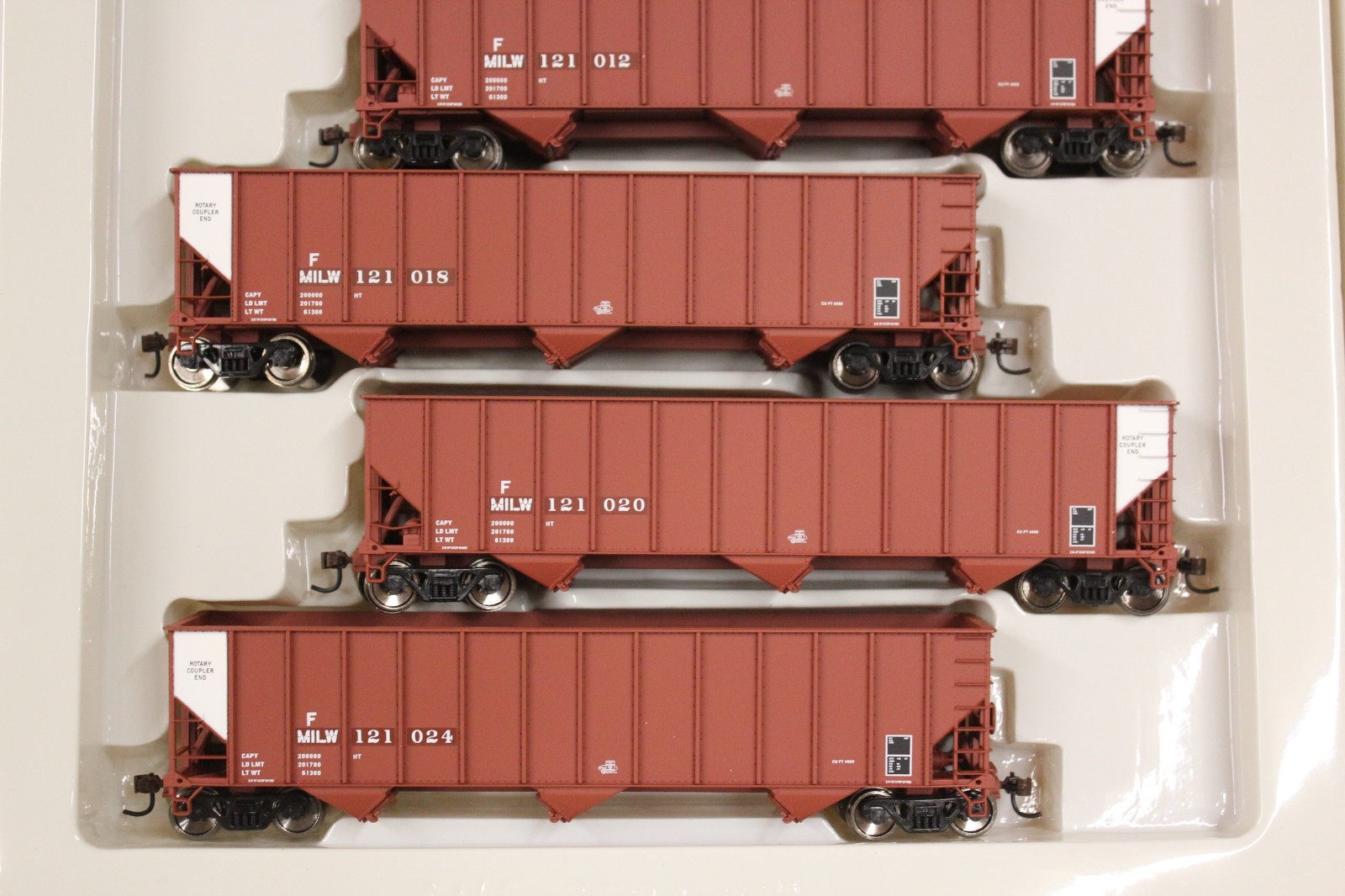 Walthers Bethlehem 4000cf Coal Hopper (6-pack) – Milwaukee Road – 932-7854