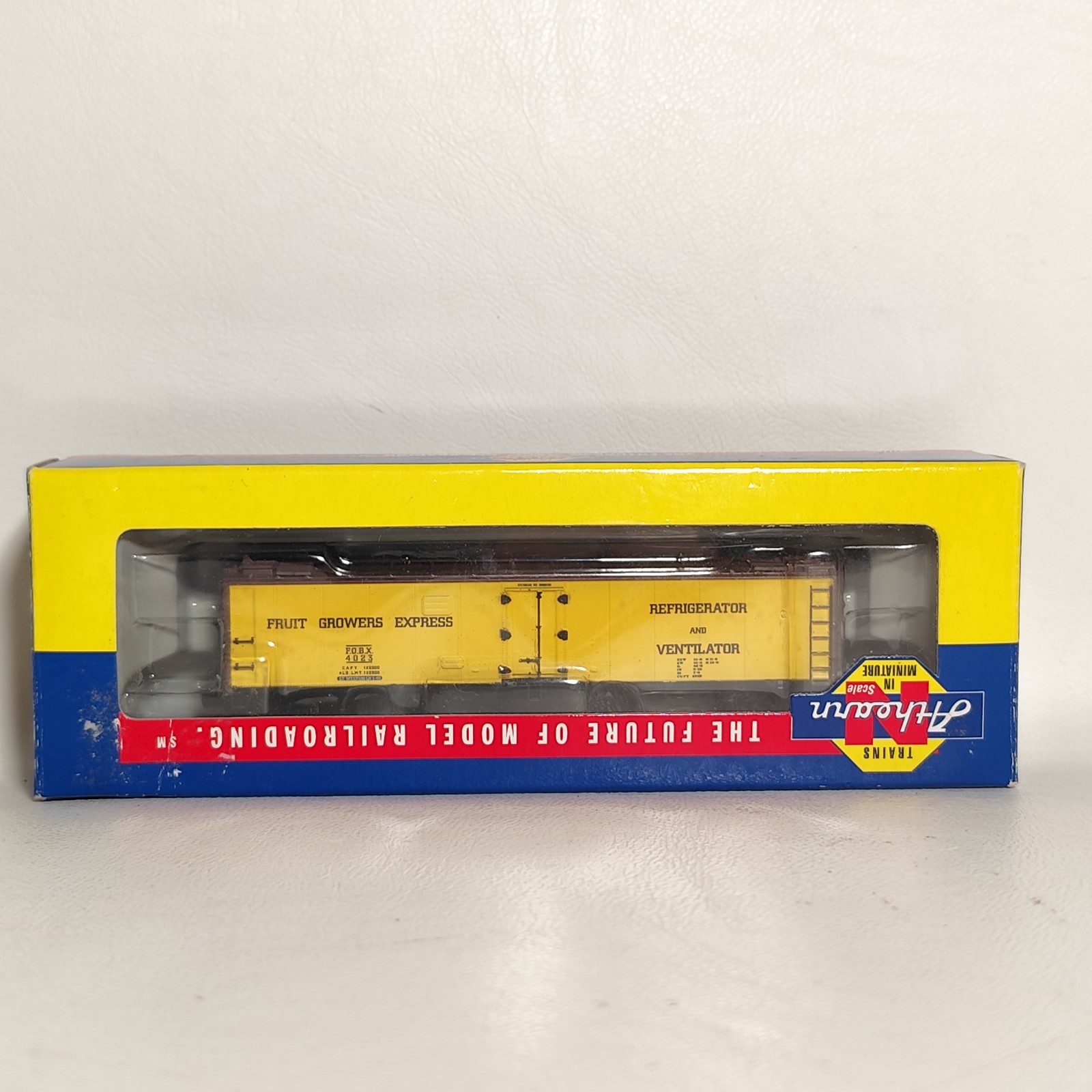 N Athearn Fruit Growers Express 50’ Ice Bunker Reefer #4023 11598
