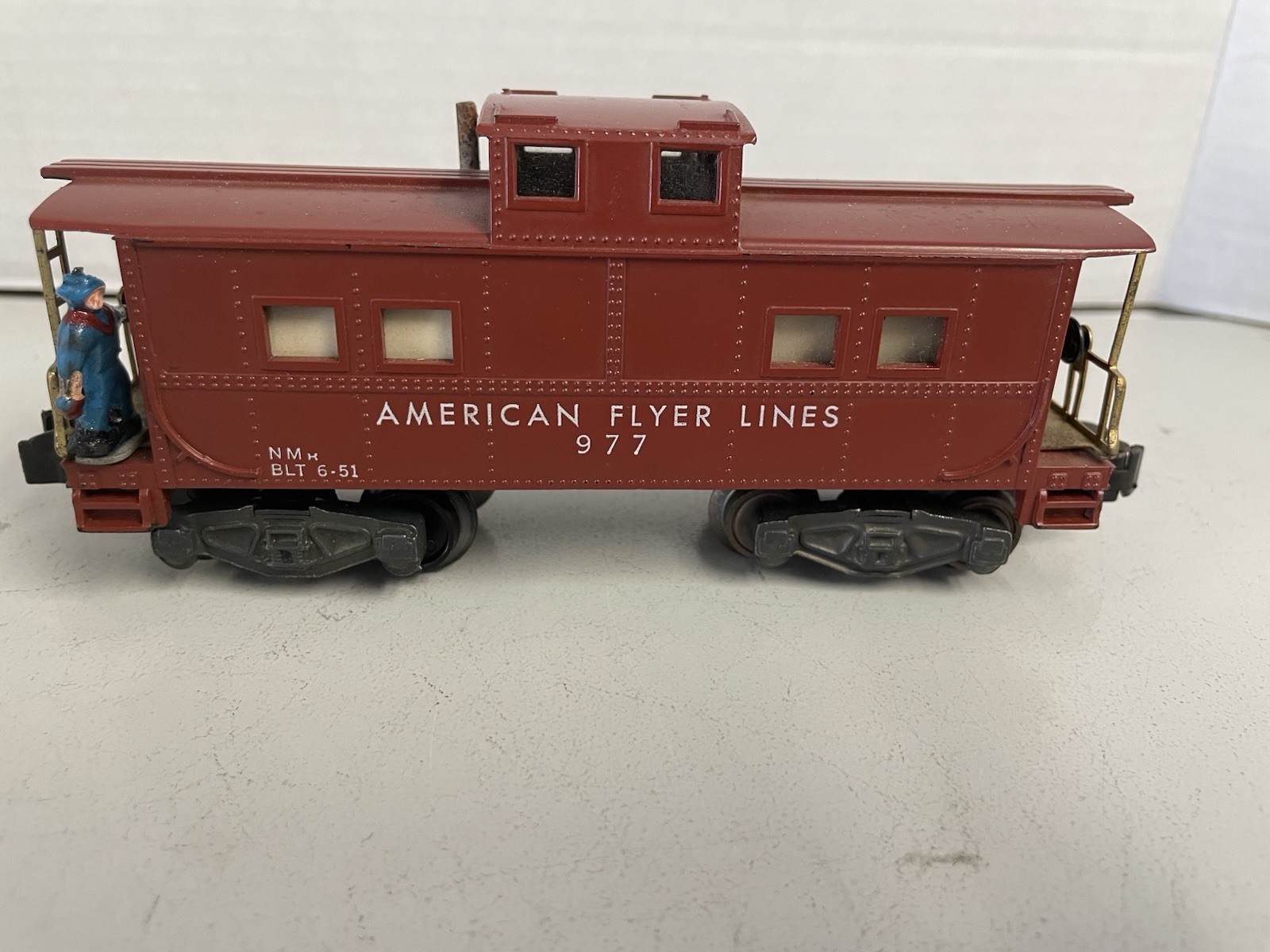 American Flyer Lines No. 977 Operating Brakeman Illuminated Caboose. WORKS!