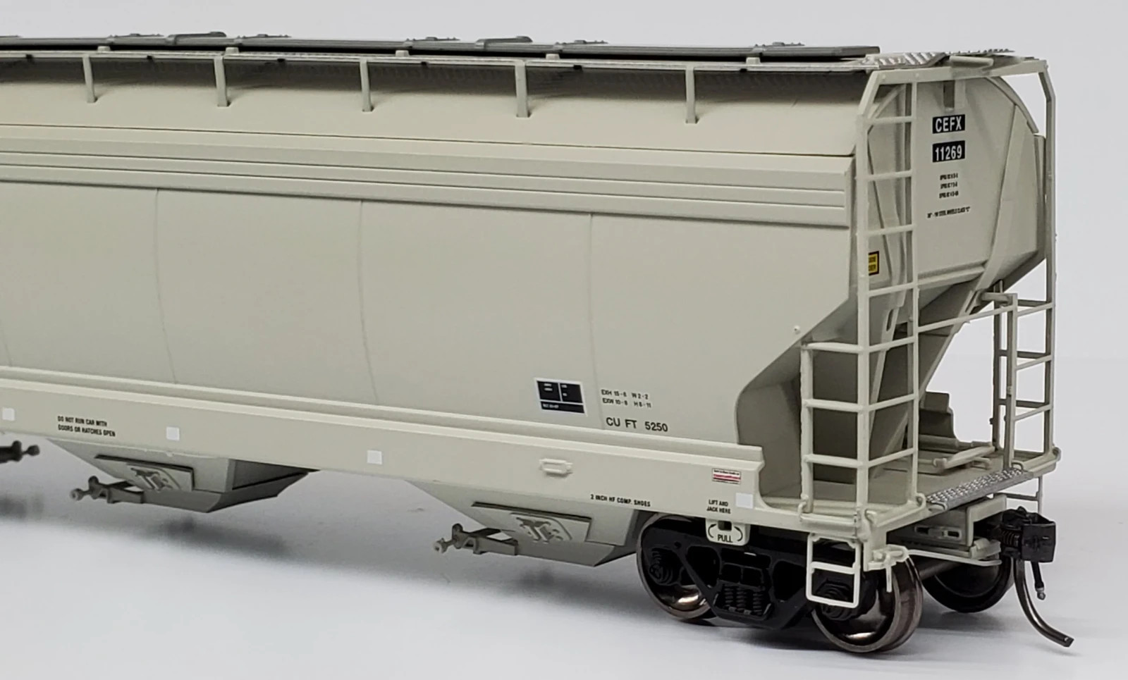 PRAIRIE SHADOWS HO Trenton Works 5250 Covered Hopper CEFX Black Patch 2003+