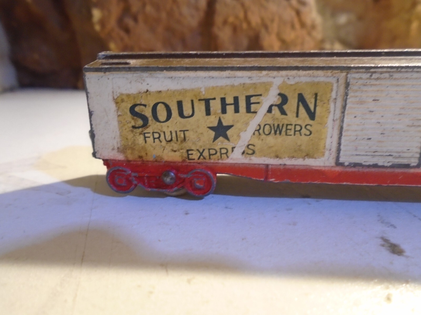 TOOTSIETOY VINTAGE DIECAST SOUTHERN FRUIT GROWERS EXPRESS CAR 10890 1-202-1