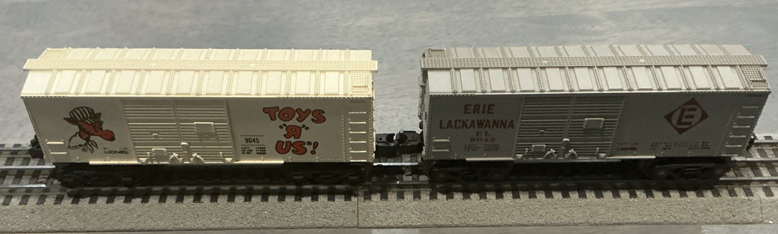 Lionel O Scale MPC Freight Cars: #9045 “TOYS”R” US”, & #9043 ERIE