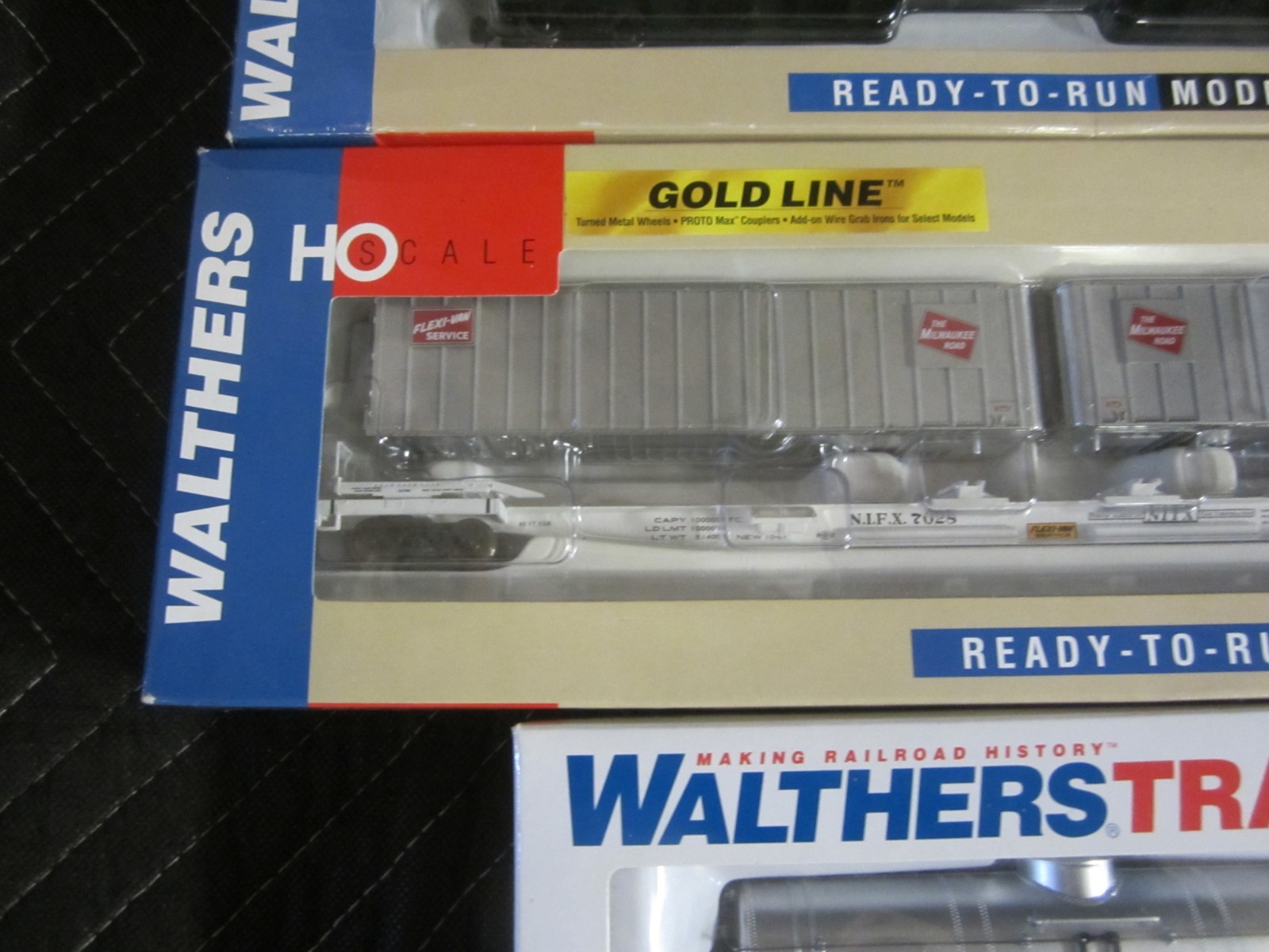 Walthers Platinum HO Rib Side Caboose Milwaukee Rd plus 3 more read description