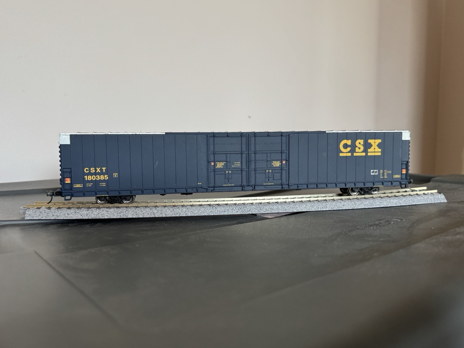 HO Scale – CSXT 86ft Highcube Boxcar – CSXT 180385
