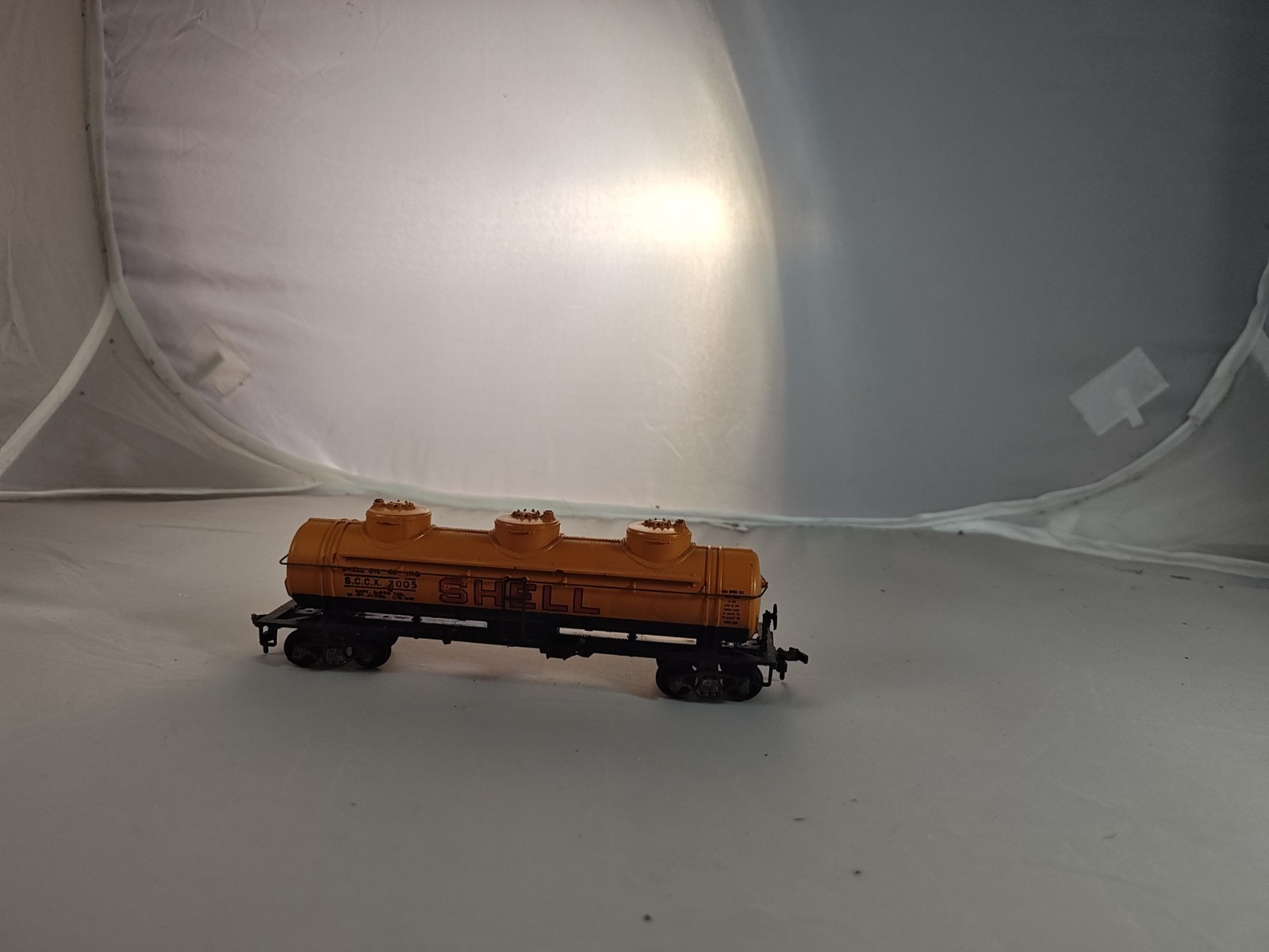 Athearn 3 Dome Shell Oil Co. Tanker Train Car S.C.C.X. #2005 HO Scale