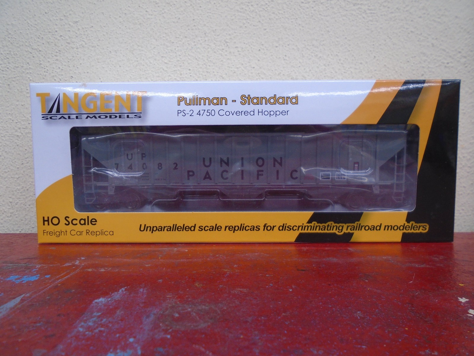 Tangent Scale Models Union Pacific PS-2 4750 Covered Hopper 36373 CH-100-28 HO