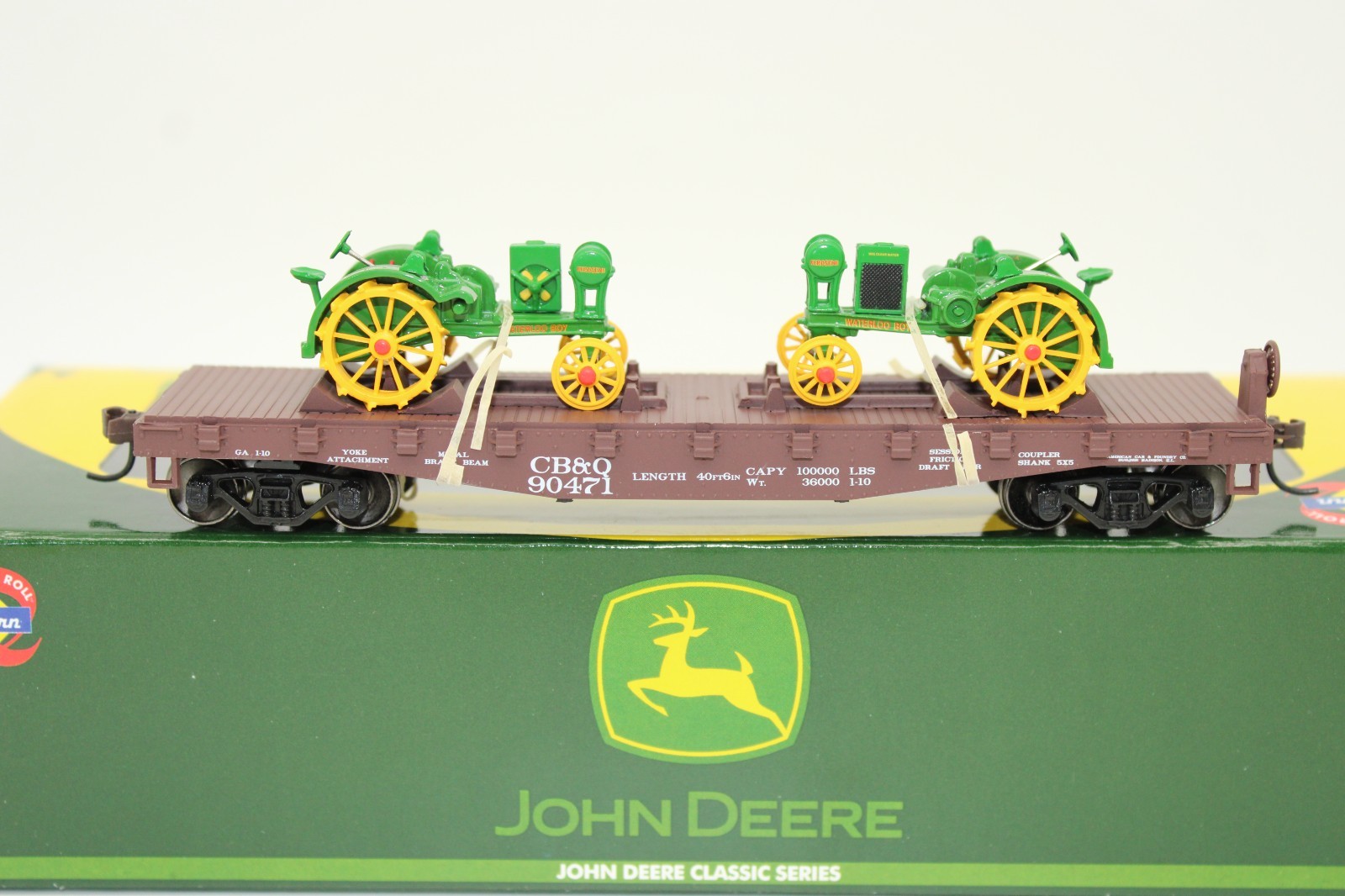 Athearn HO Scale CB&Q Burlington 40′ Flat Car John Deere Waterloo Boy Tractors