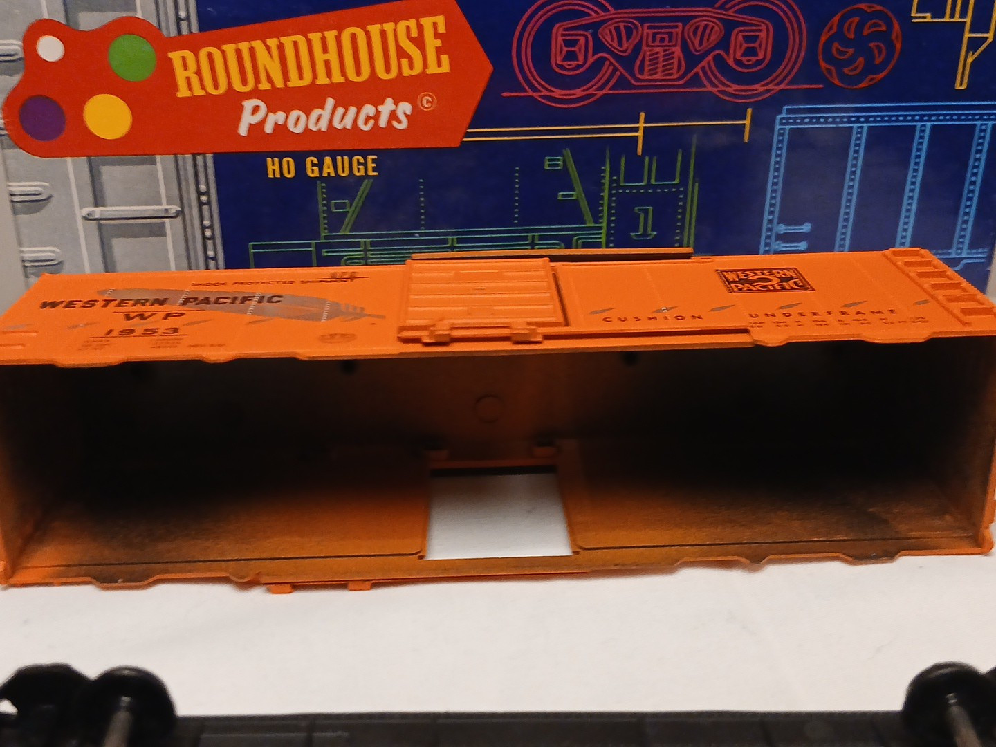 HO-Scale 40′ Box Car Kit Assembled Western Pacific WP 1953 Roundhouse Products