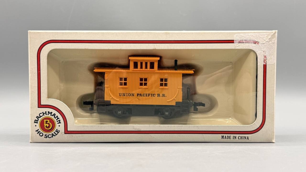 HO Scale Train Cars Lot Model Power Great Northern Reefer Bachmann UP Caboose NM