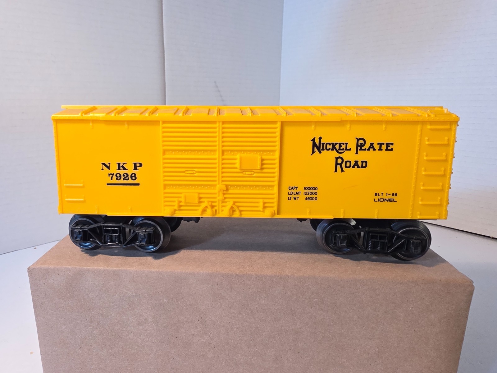 MPC ERA 1986 Lionel 6-7926 Yellow Nickel Plate Road Double Door Boxcar NKP 7926