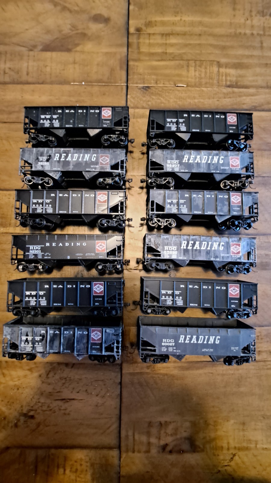 Athearn Reading RDG 2 Bay Coal Hoppers 12 Car Set.
