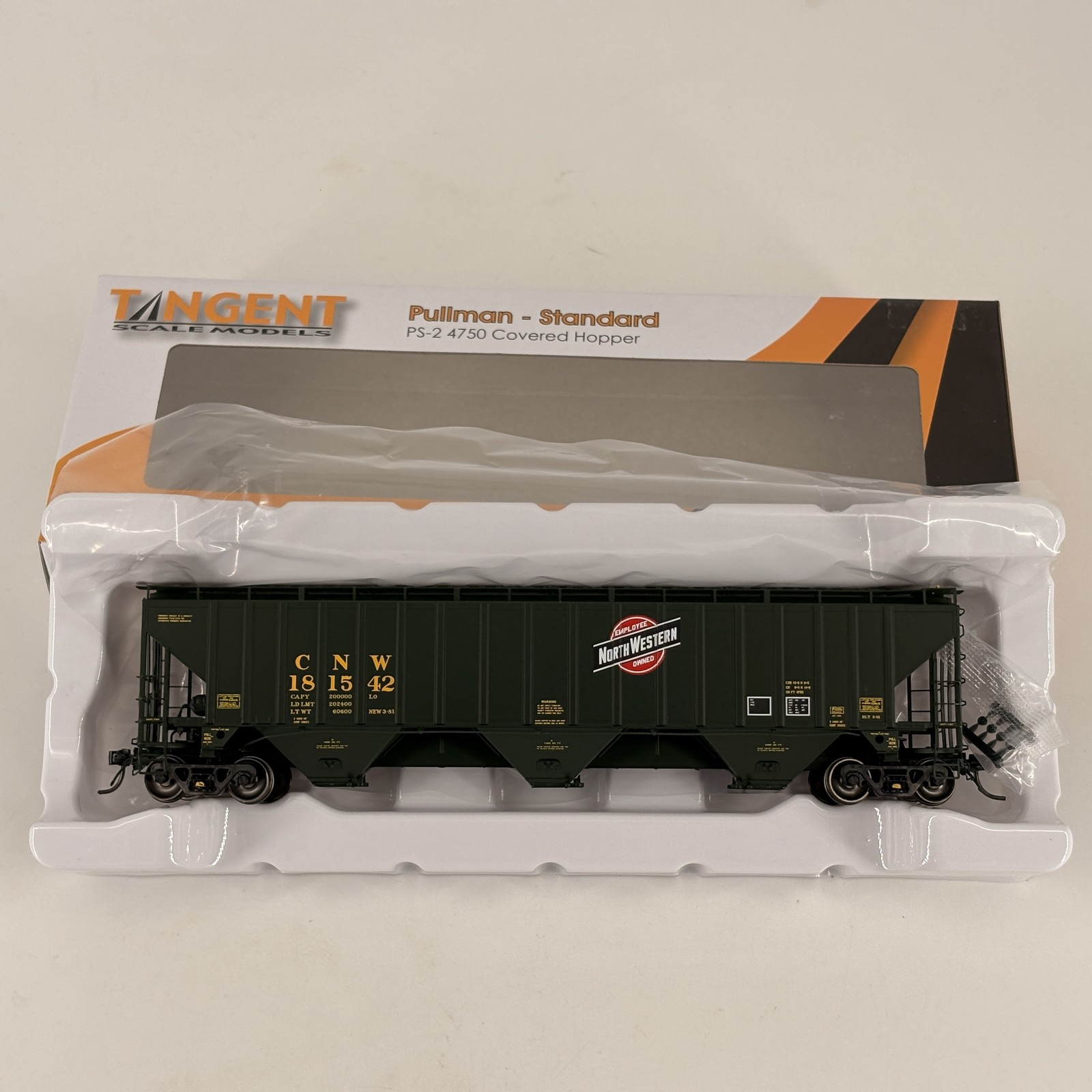 Tangent Scale Models HO Pullman-Standard PS-2 4750 Covered Hopper CNW #181542