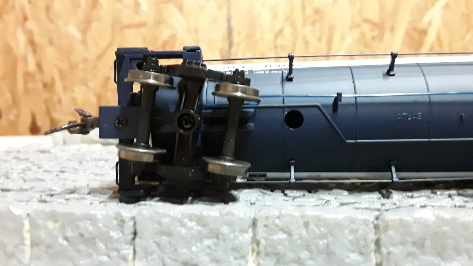 ATLAS HO Scale OREILLY INDUSTRIES 23,500 Gal. Tank Car ACFX 84612 No Box (CC-390