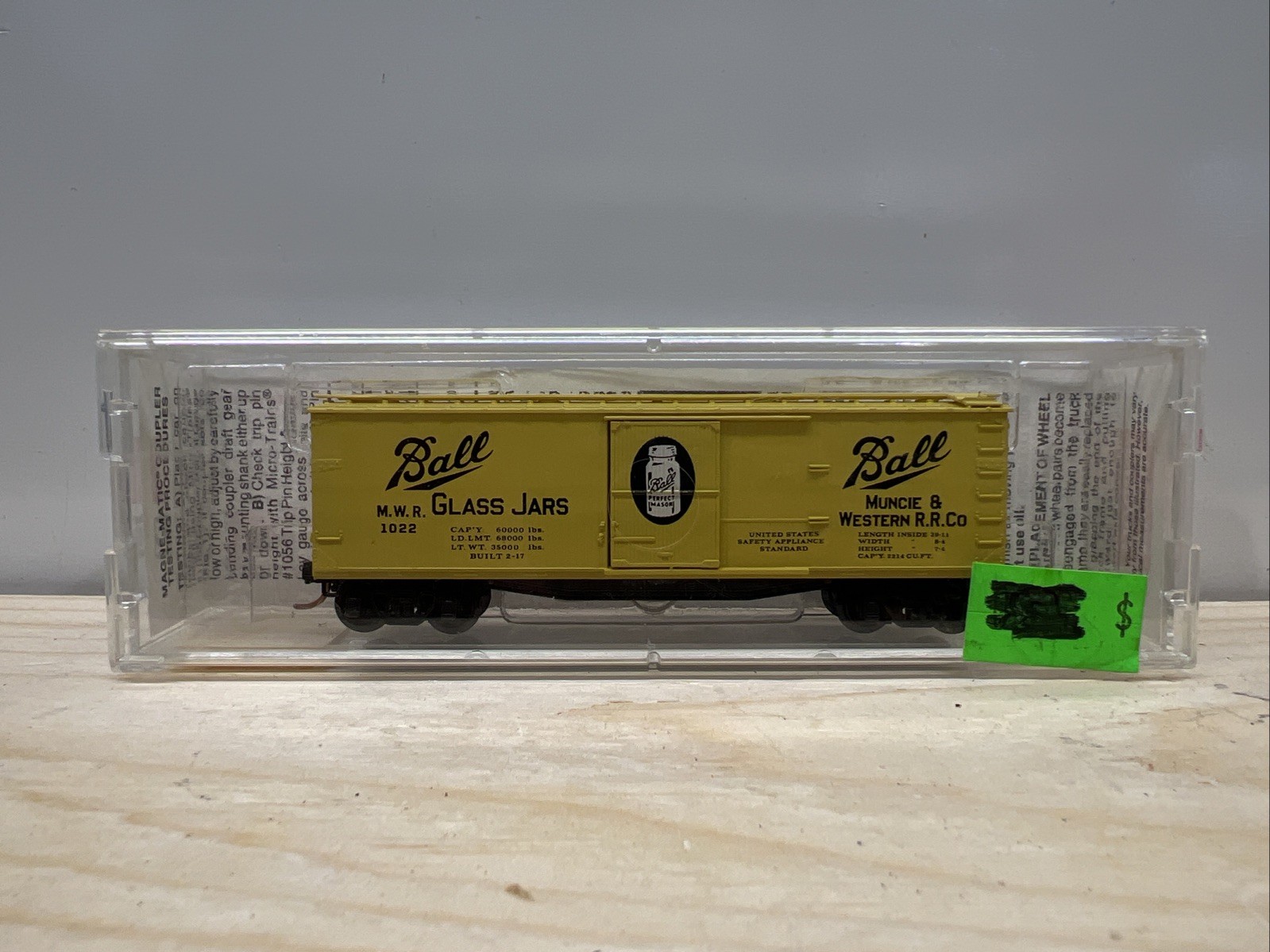 Kadee N Scale 42030 Muncie Western Ball Glass Jars Wood Sheathed Boxcar MWR 1022