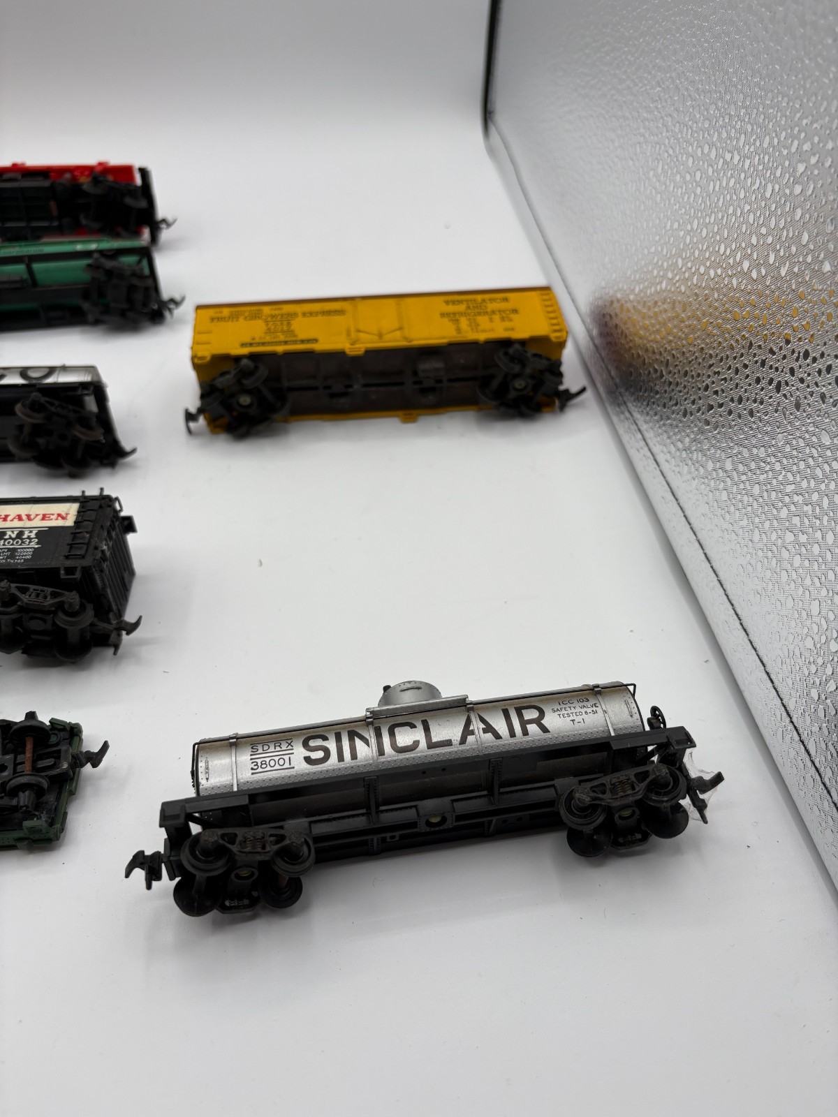 HO Scale Train Lot – Includes 12 pieces- Various condition **Uknown if working