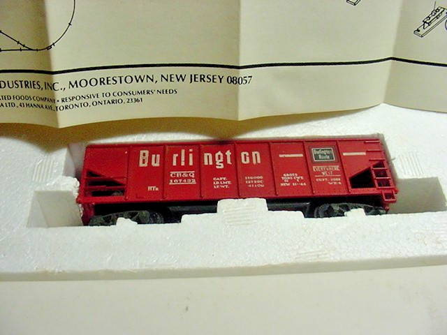 Tyco New. Unloading Hopper Car Set, extra cars pictured are available.