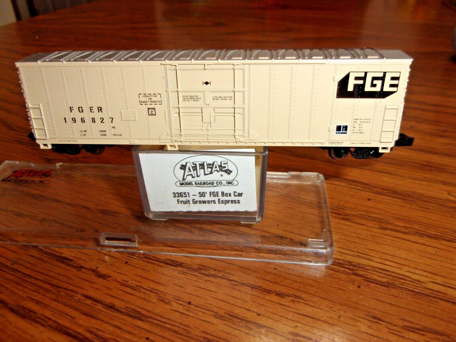 Atlas b 33651 N-scale Fruit Growers Express Boxcar #196827