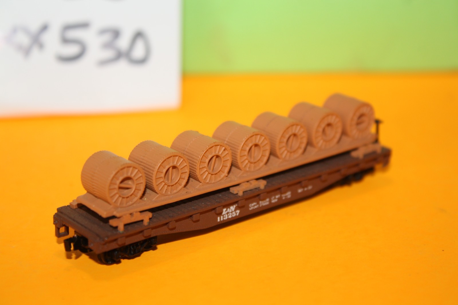 N Scale* Intermountain Railways Co. Pacific Fruit Express car & L & N Flat car