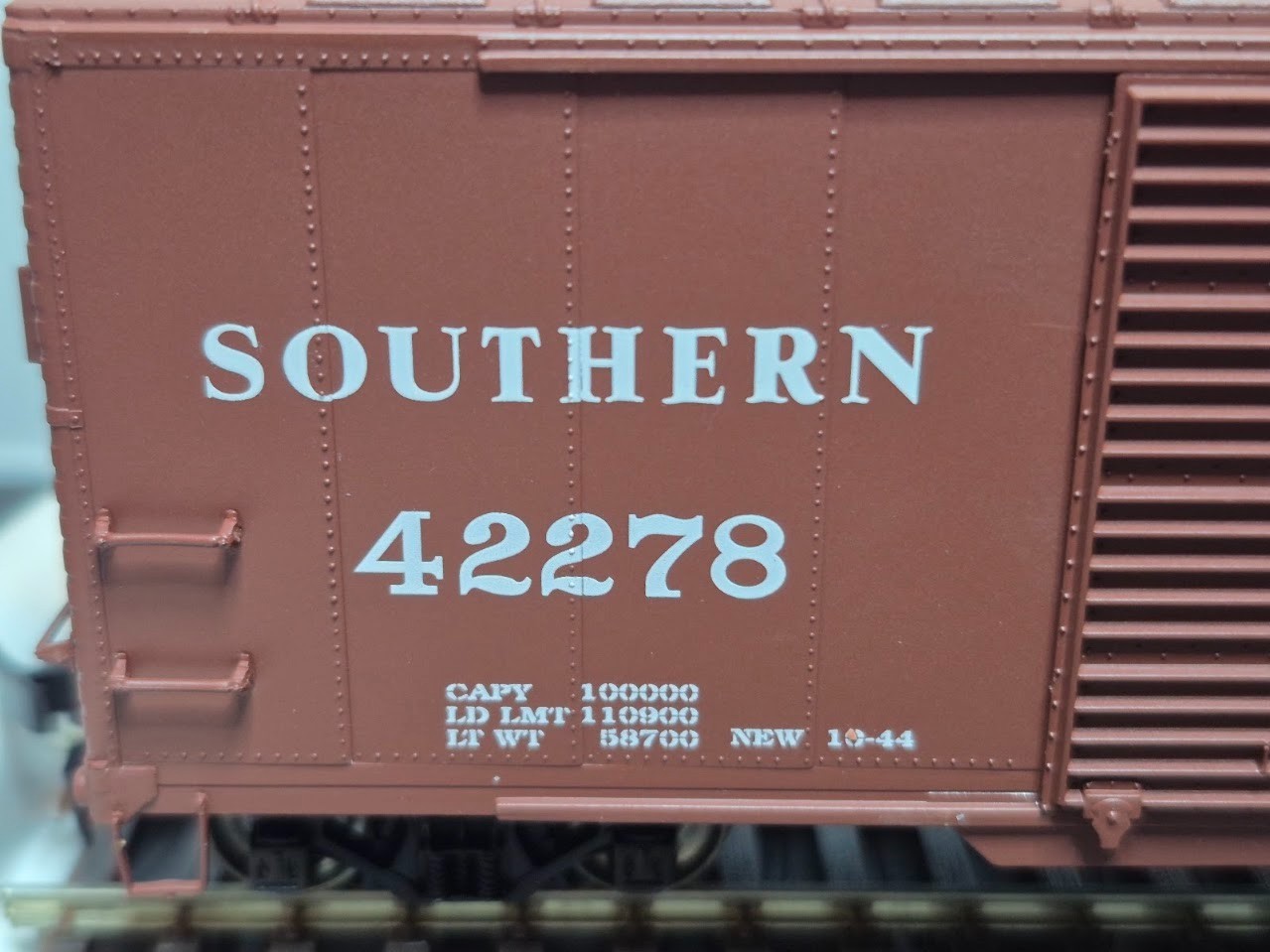 HO Scale Proto 2000 Southern Railway 50′ Automobile Boxcar #42278 – Assembled