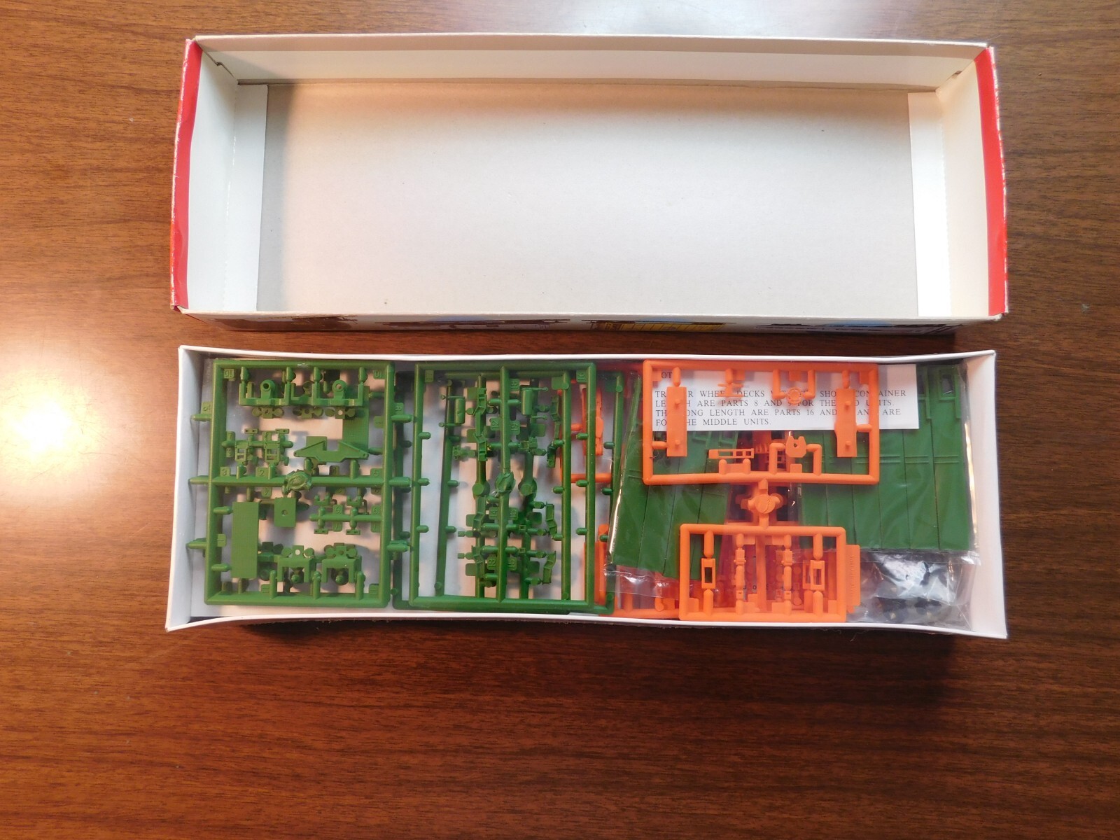 WALTHERS 263′ 5-UNIT ALL PURPOSE SPINE CAR BURLINGTON NORTHERN RR HO SCALE