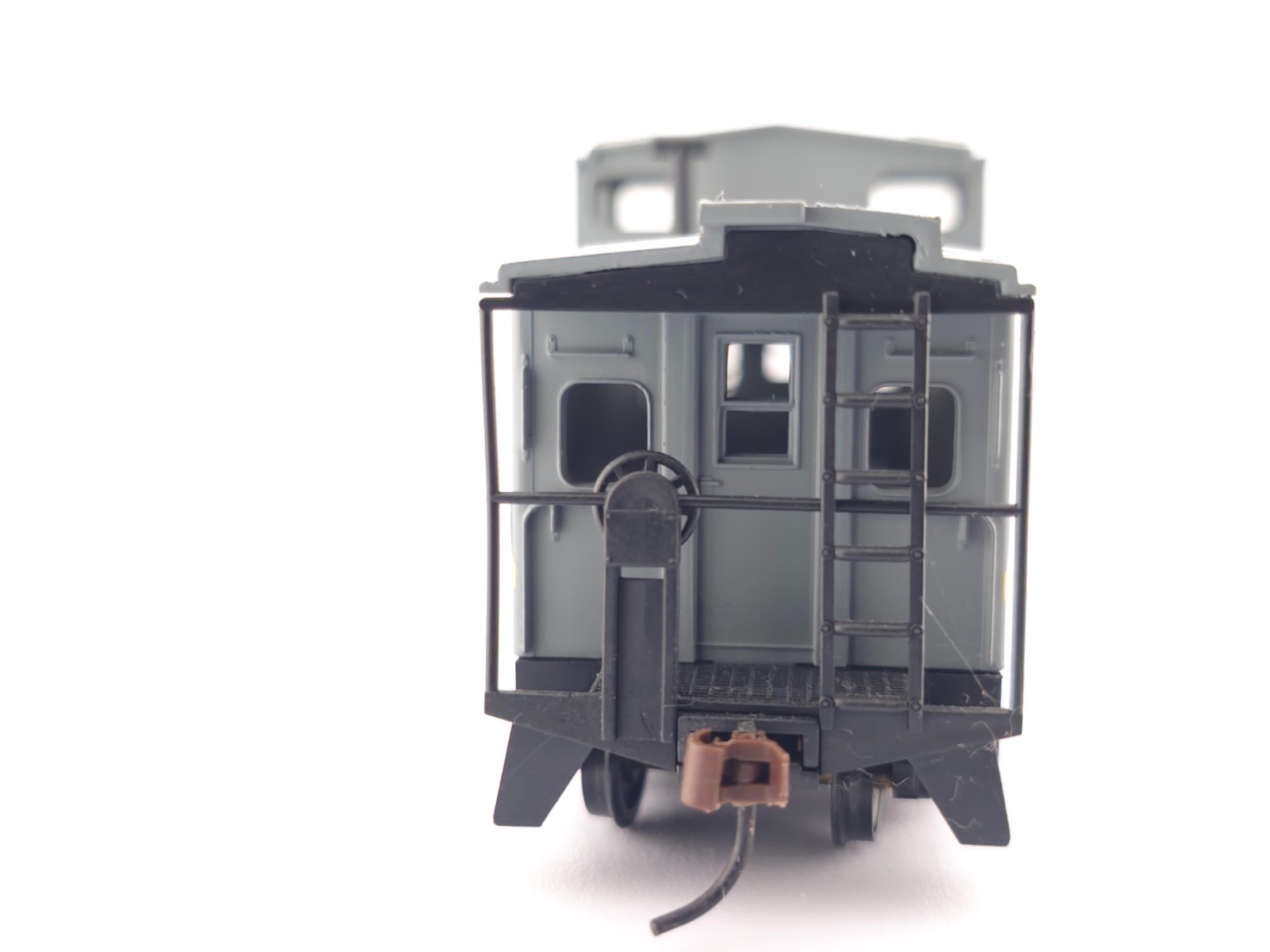 Walthers HO Scale CSX Extended Vision Caboose CSXT 16678 Model Train Car