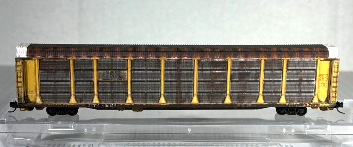 MICRO-TRAINS N SCALE 89′ TRI-LEVEL CLOSED AUTORACK WEATHERED CSX 11144450