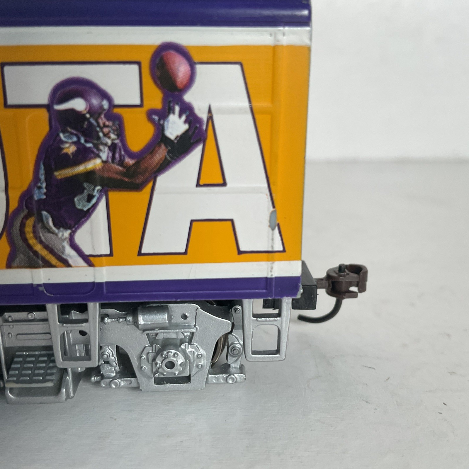 Hawthorne Village HO Diesel Engine | Booster | Minnesota Vikings | Holiday Train