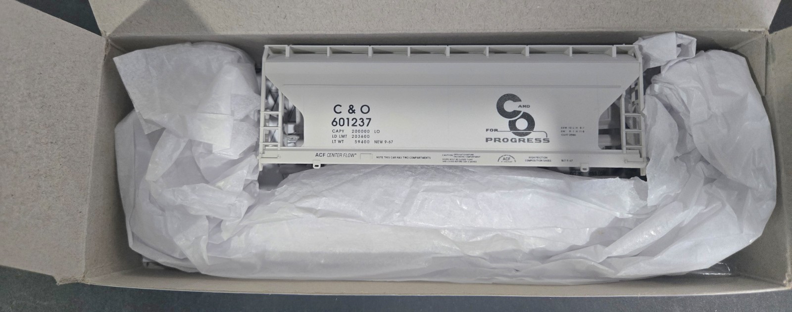 Ho Scale Accurail C&O 2-Bay ACF Covered Hopper #2219
