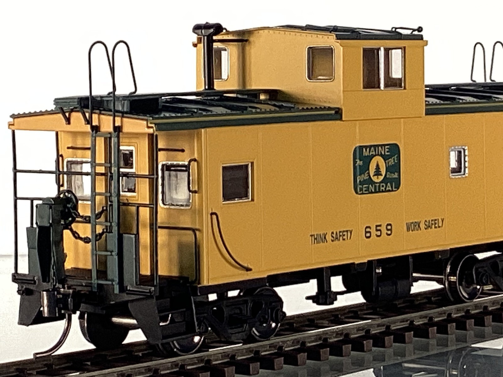 Atlas HO Scale Maine Central Standard Cupola Caboose #659, Master Line