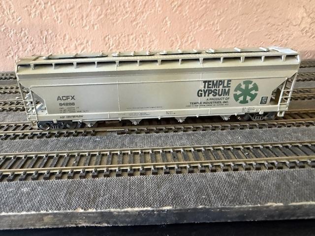 HO Scale ACFX covered hopper #54288. Athearn. Kadees. Weathered freight car.