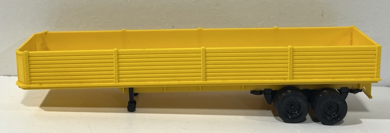 RARE Lionel O27 Penn Central Semi Truck Open Trailer Only 1970s Plastic Clean!
