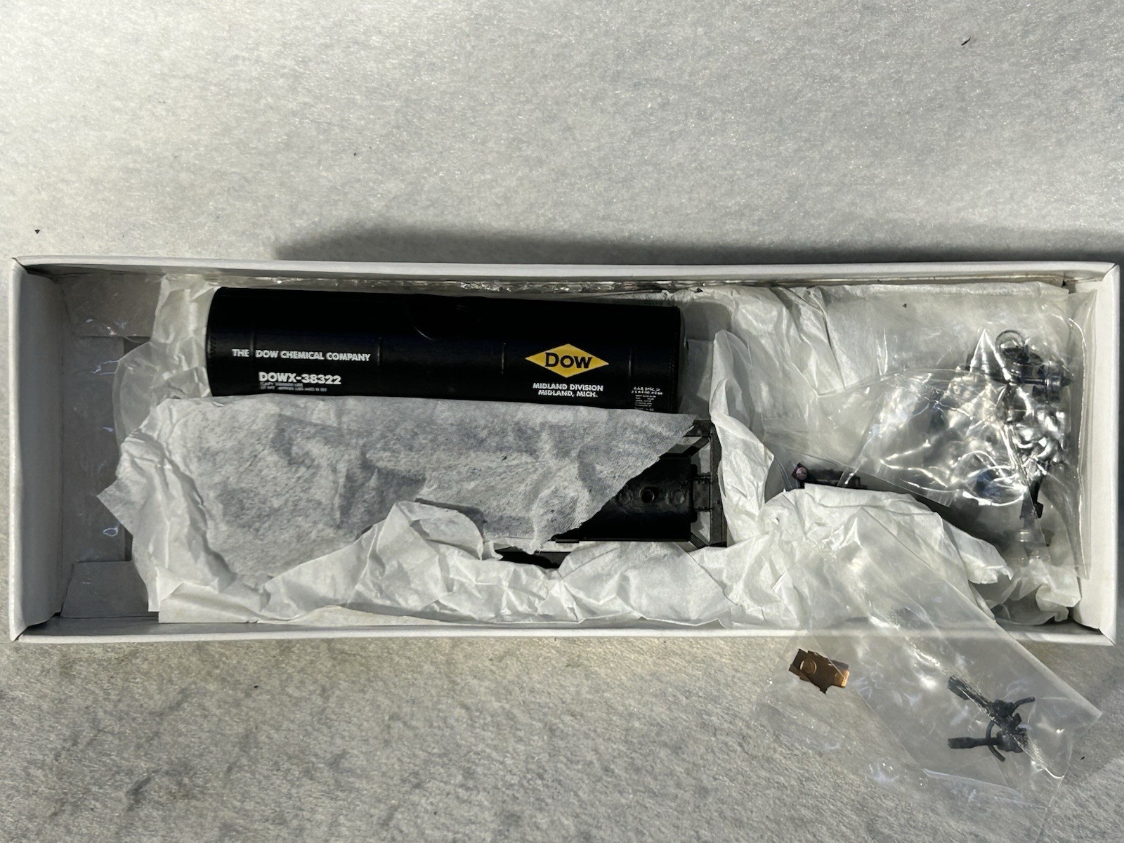 Nice Proto 8,000 Gallon Tank Car Kits HO Var. Roads(PRICE/CAR; SPECIFY CHOICE)