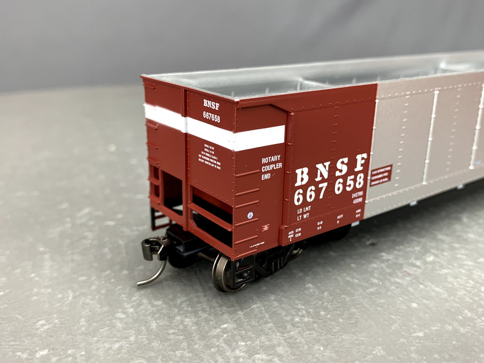 HO InterMountain 4403003-24 AeroFlo Coal Gondola BNSF #667658